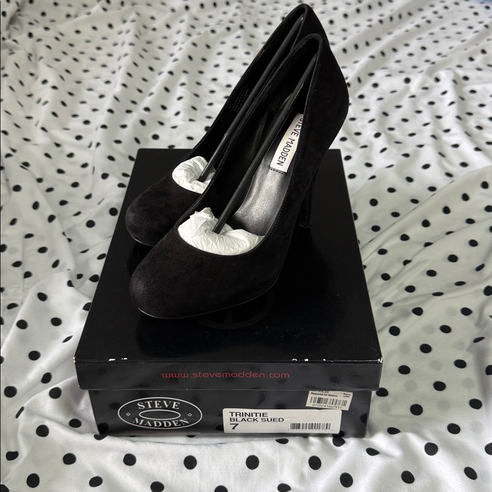 Steve Madden Black Trinitie Suede Pumps